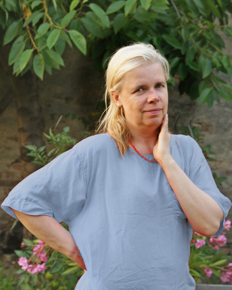 Christiane Hoffmann im Garten